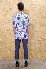 90s Short Sleeved Patterned Shirt in Purple and Blue