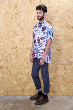 90s Short Sleeved Patterned Shirt in Purple and Blue