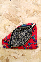 Botanic Clash Zipped Pouch